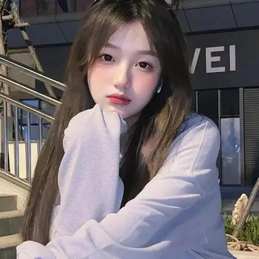 沉静的午后，温柔的她温柔甜美少女温柔花漾少女温柔小憩懒懒午后时光温柔的光