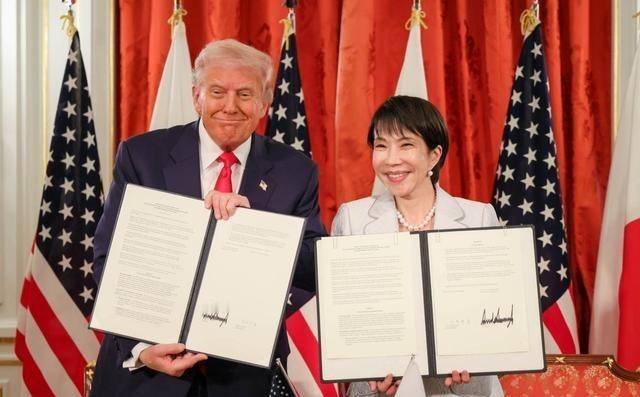 11月24号晚上，中方突然同特朗普通了一个电话，极为罕见地集中谈了台湾问题。可以