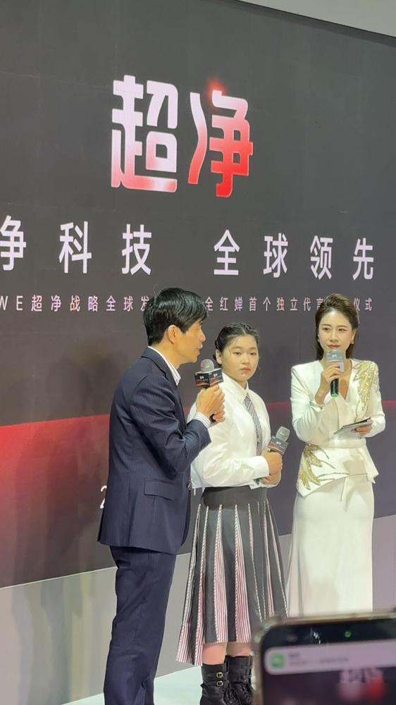 别急着给全红婵判“死刑”。就因为几张“白白胖胖”的照片，有人就断定她的跳水生