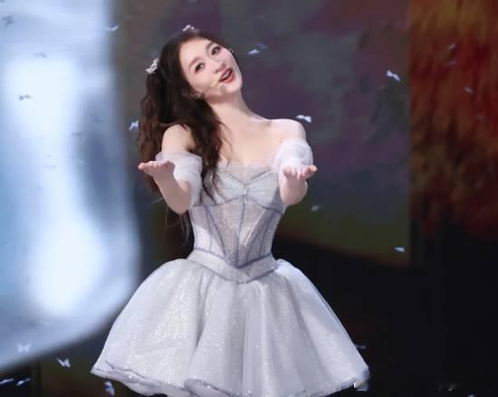 全程跑调的李小冉一公第一名网友:娱乐圈真是没救了4月11日，《乘风2026》（