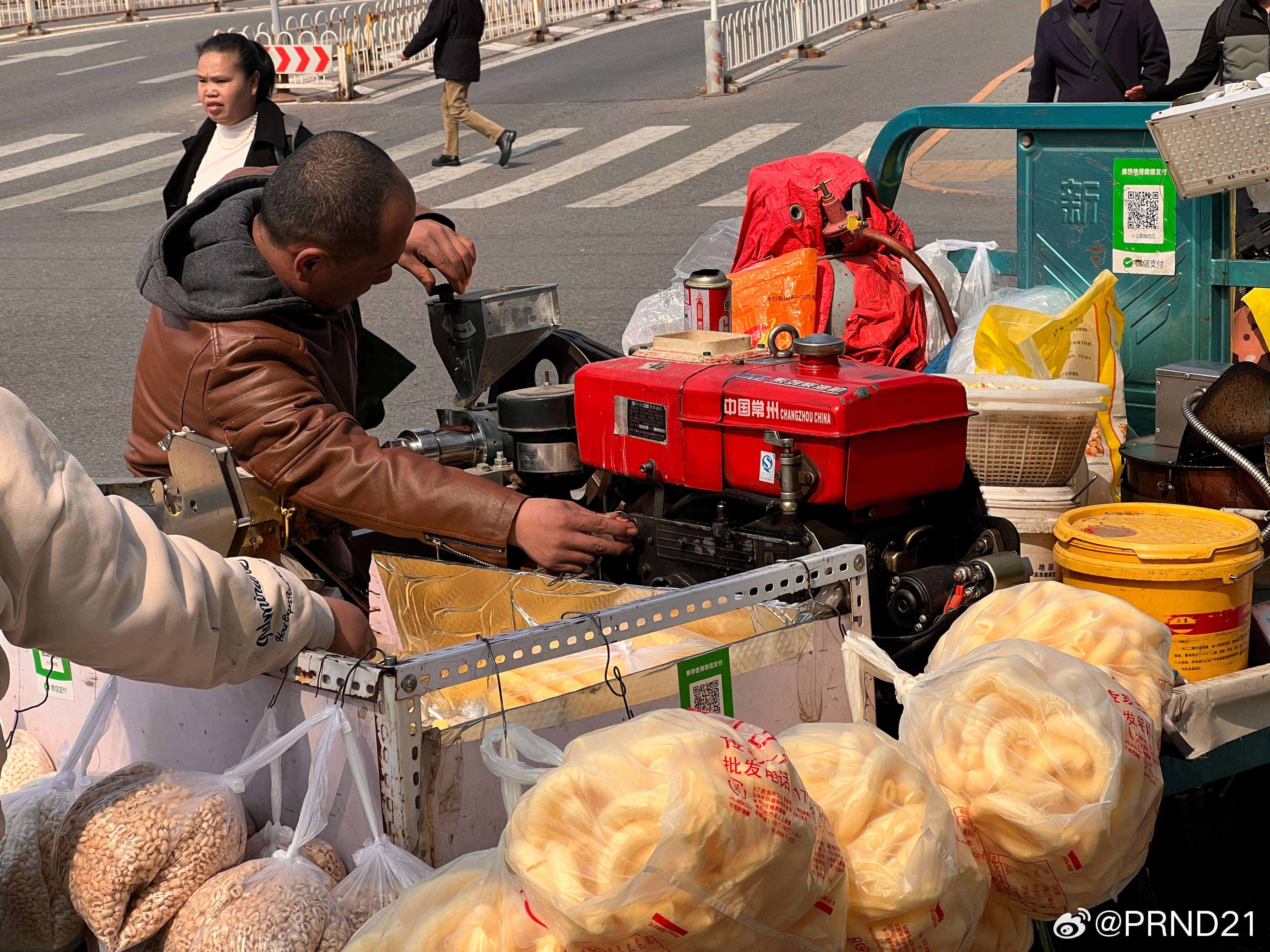 有句港句，我小时候只看过这个，但没吃过……光看大哥调柴油机转速这钱也值了啊……