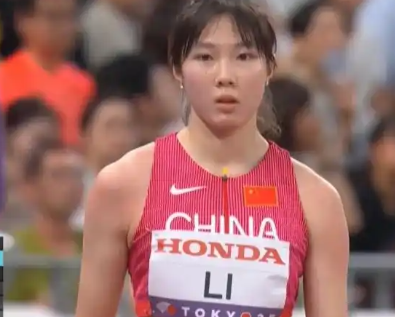 李艺，中国目前的女子三级跳远第一飞人，世锦赛首秀以短暂的三跳匆匆结束了比赛，以预