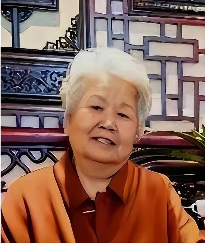 岁月催人老。邢质斌年轻时从大兴区红星公社广播员，再到著名《新闻联播》播音员。把最