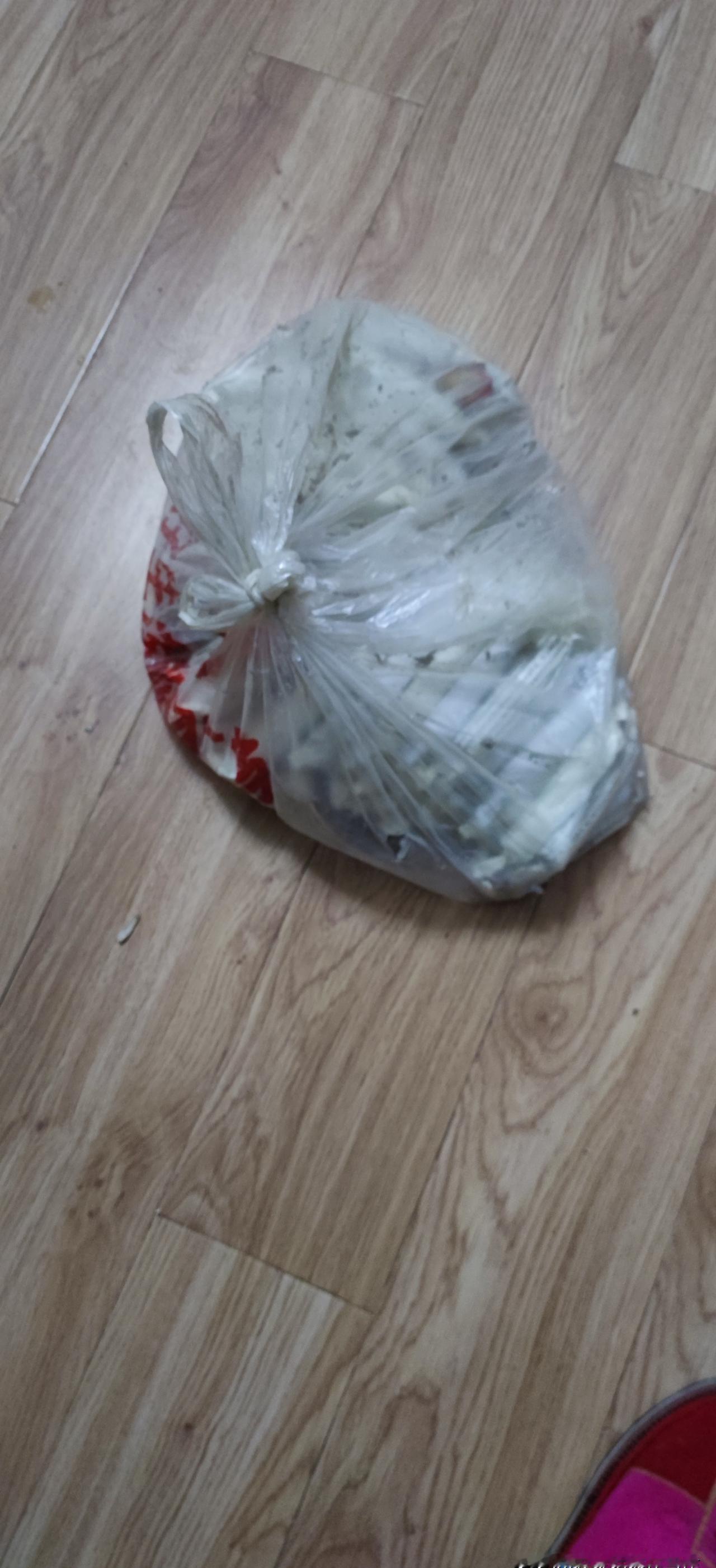 那袋让你在超市脸红的一毛硬币，正在变成硬通货。十年前，我也攒了半麻袋。表弟媳