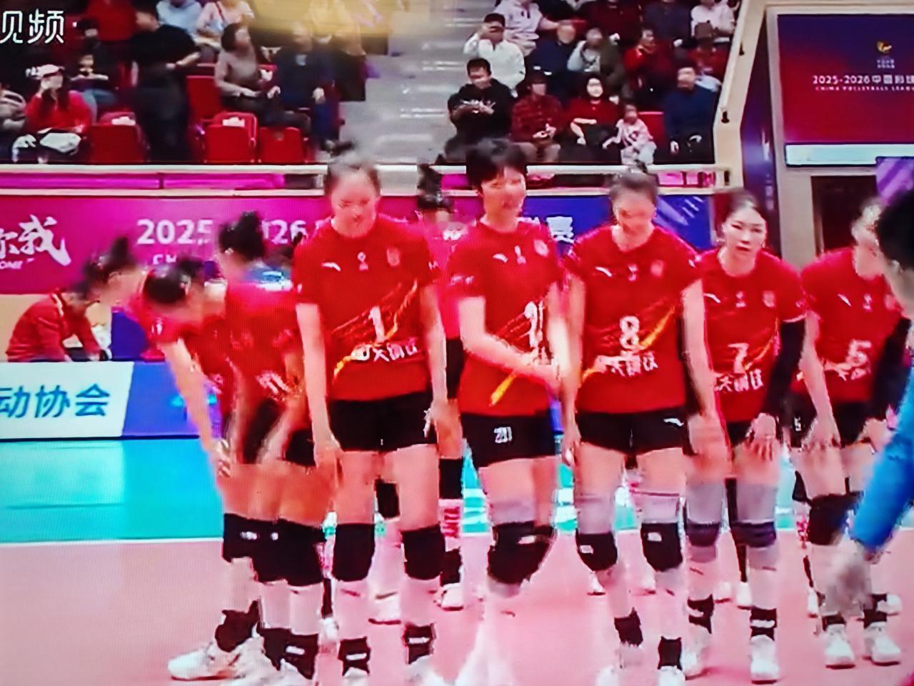 3：2，五局比分是18：25，25：21，15：25，25：18，17：15。江