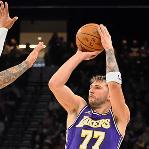 断档第一，100三分最快前五：5，布兰登米勒45场，3，东契奇42场，3，