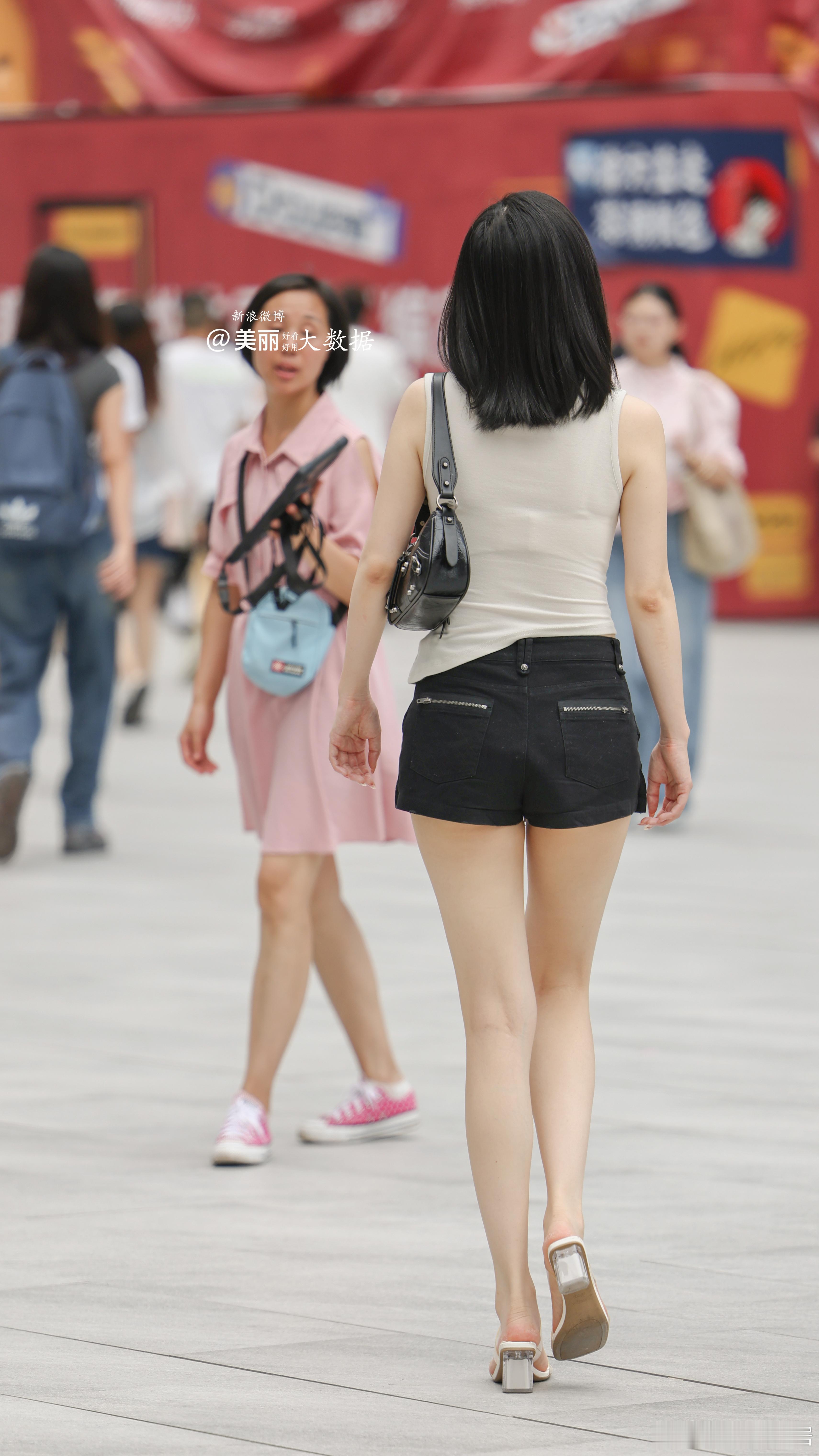 背影。。​​​