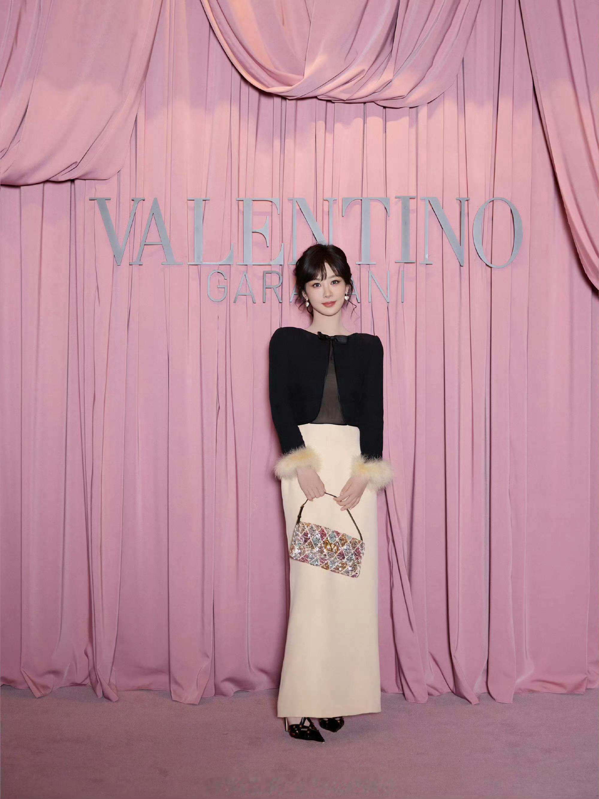 刘诗诗登港版VOGUE开年刊刘诗诗首登2025VOGUEHK开年、杨紫首登