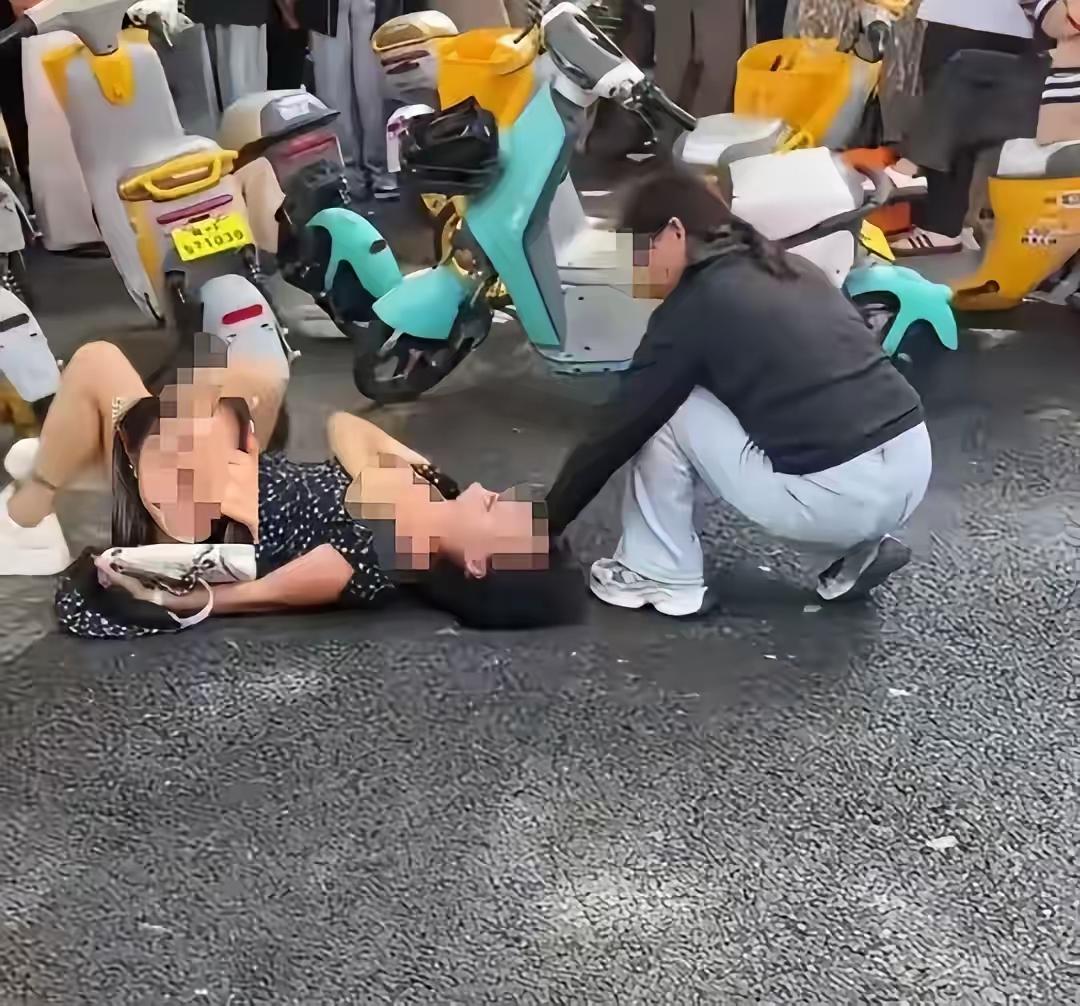河北保定高阳县正信楼门口那事，警方通报出来了。打人的霍某某（52岁）和张某某（5