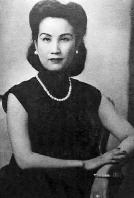 1935年，孙中山之子孙科爱上离异女人蓝妮，还要娶她，已有3个孩子的蓝妮却说：“