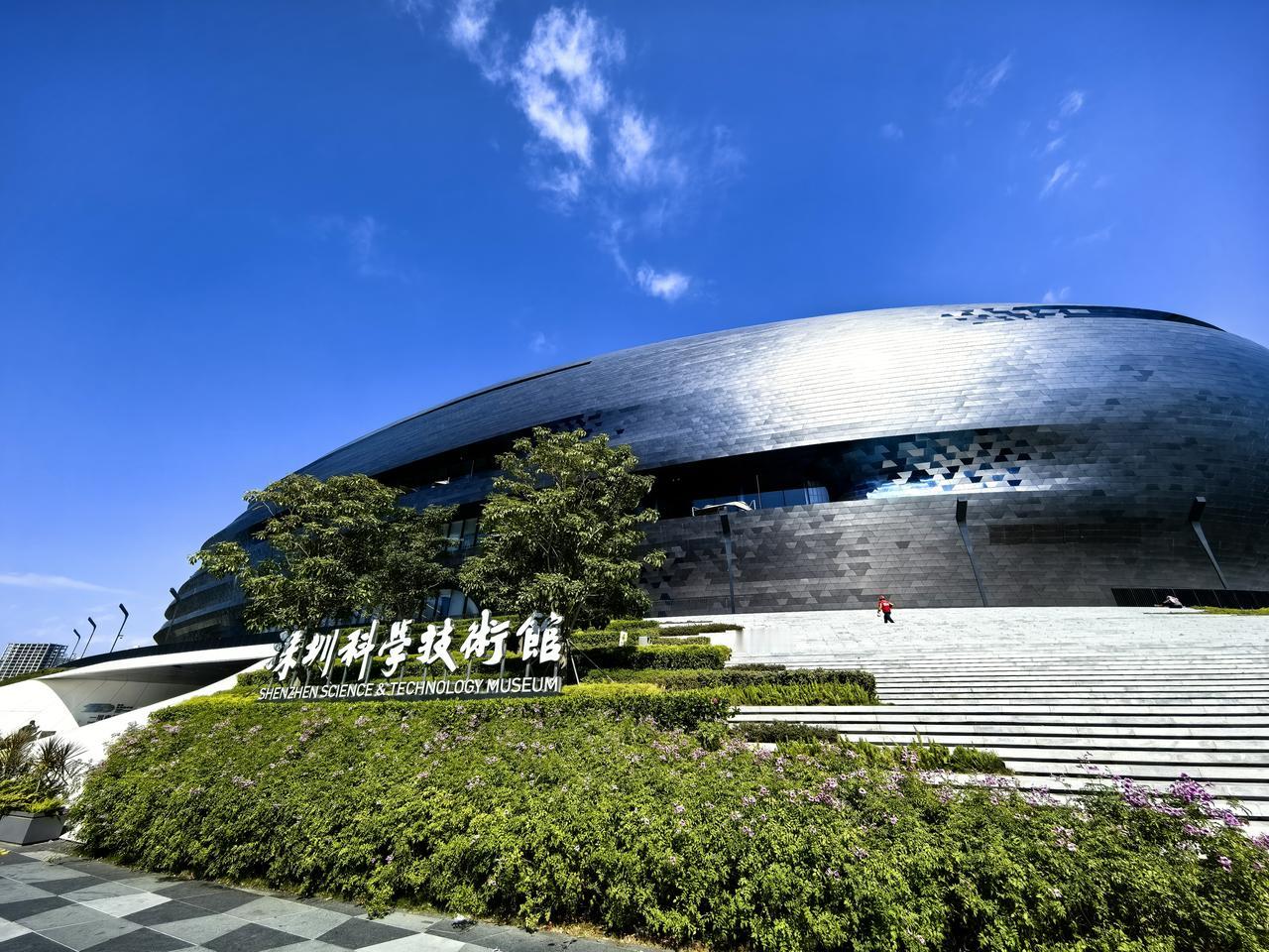 深圳科学技术馆，是我看到的最好的科技馆，充分展现了深圳科技之城的特色。可惜，50