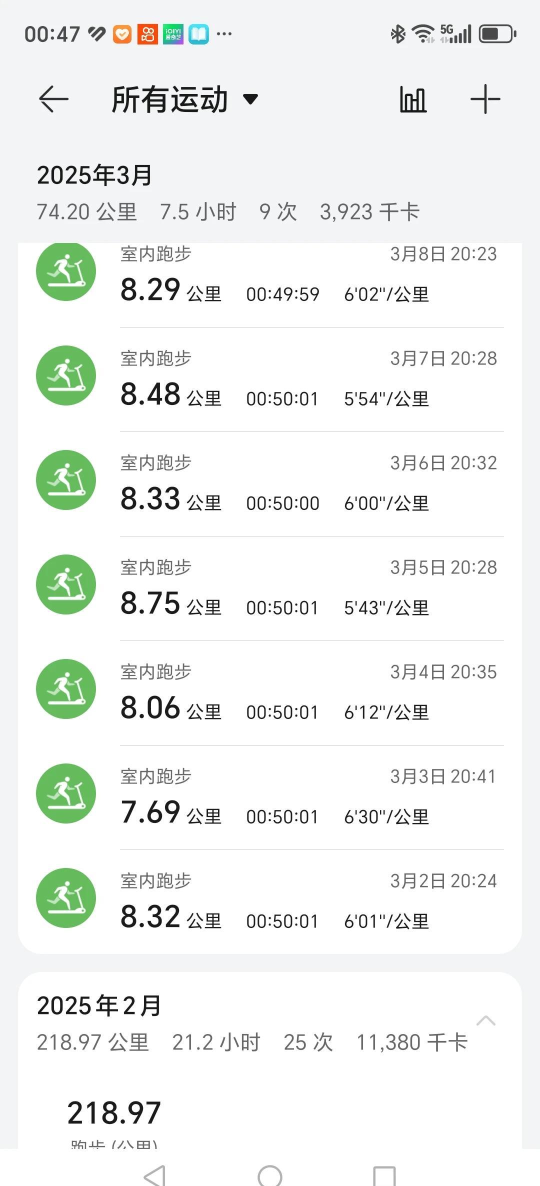 他能跑步、能炒菜、能半夜给老伴擦身，自己说“跟正常人没两样”。可肿瘤，从不问你