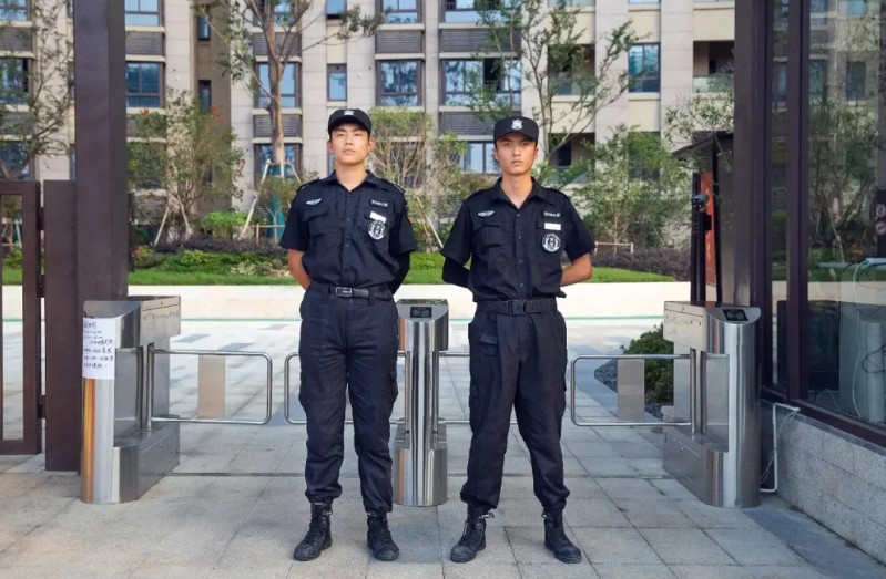 “不交物业费，就别想进门？”2023年，辽宁辽阳，业主不满物业服务，拖欠物业费，