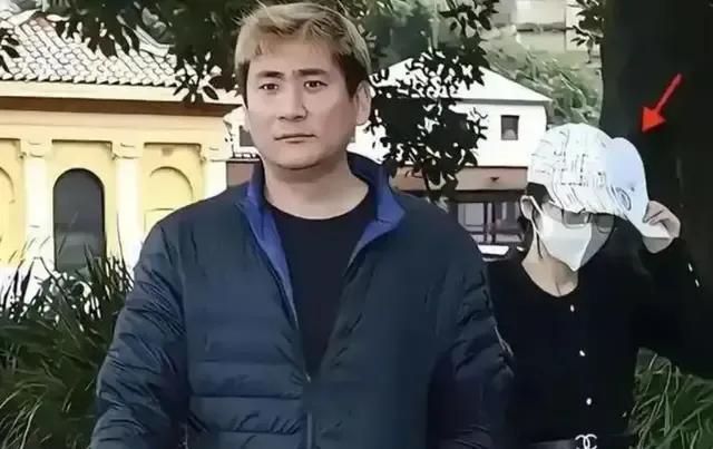 这下广大的网友想象力丰富的网民该蒙圈了吧？对杨兰兰神秘的身份猜来猜去，差不多能