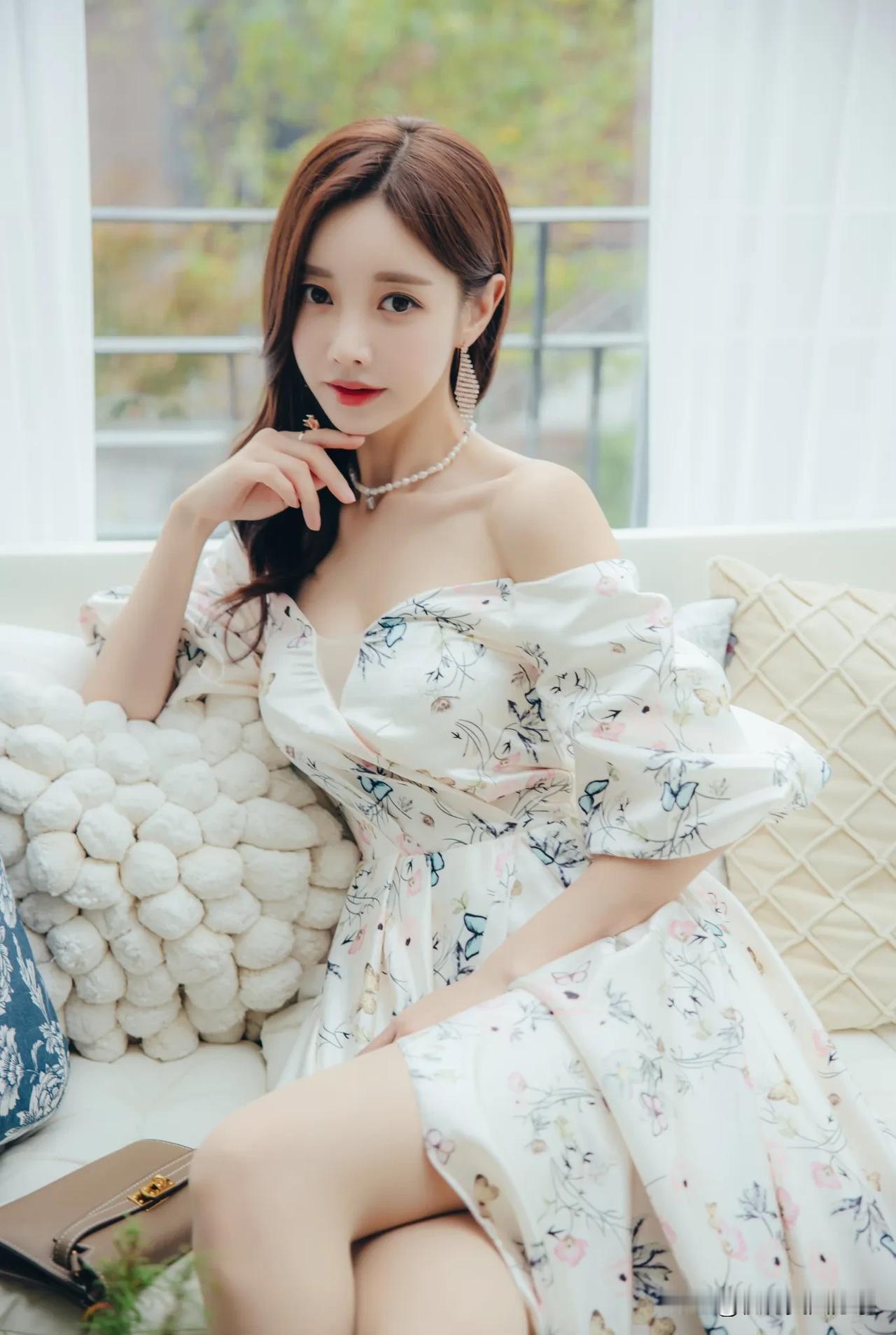 孙允珠定拍写真：风吟蝶浅草翡绿宫廷晚礼裙孙允珠极品美图温柔轻熟韩系氛围感穿搭，
