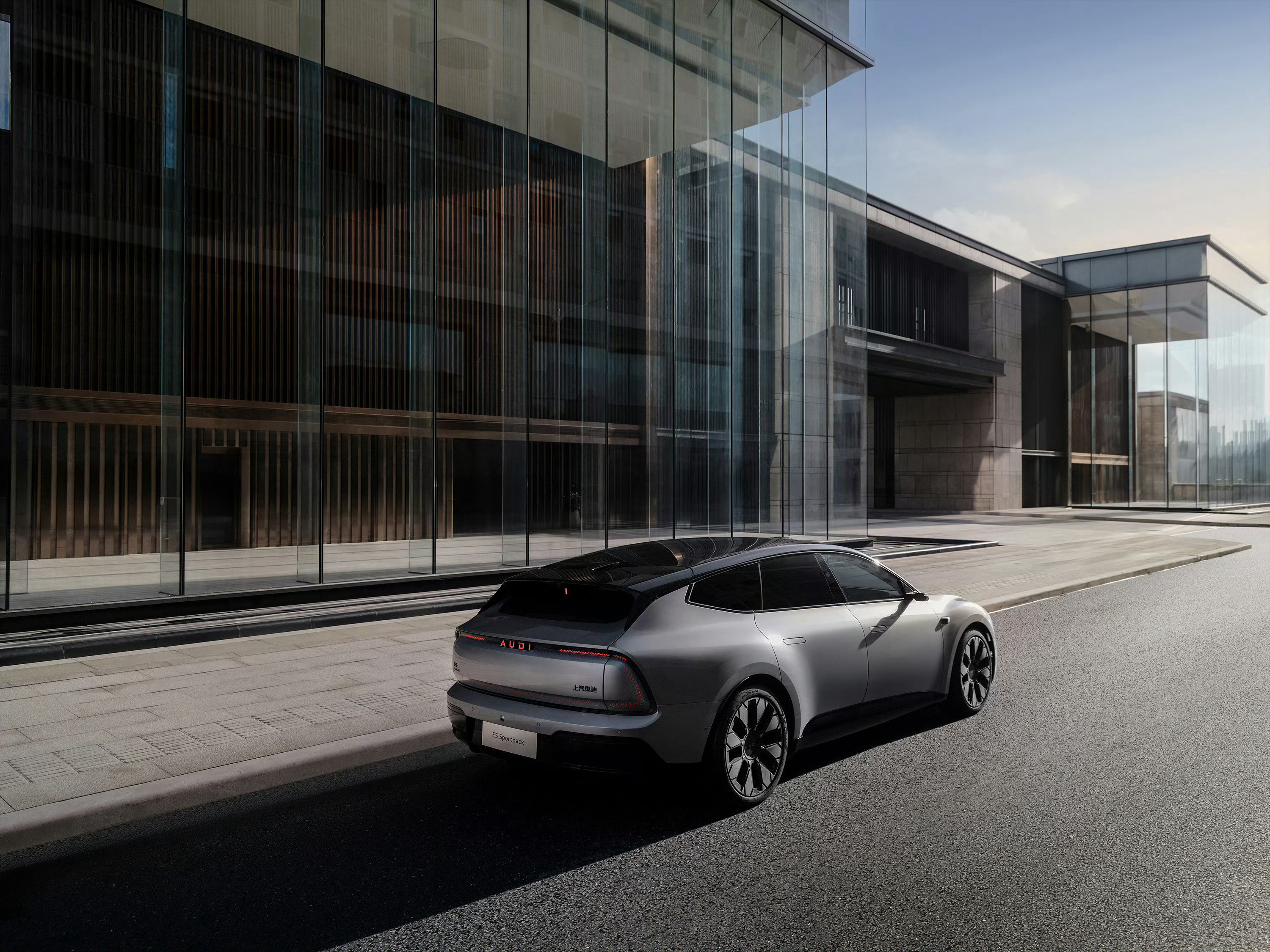 年度未来造型标杆车型上市奥迪E5Sportback先锋上市，这车第一眼看