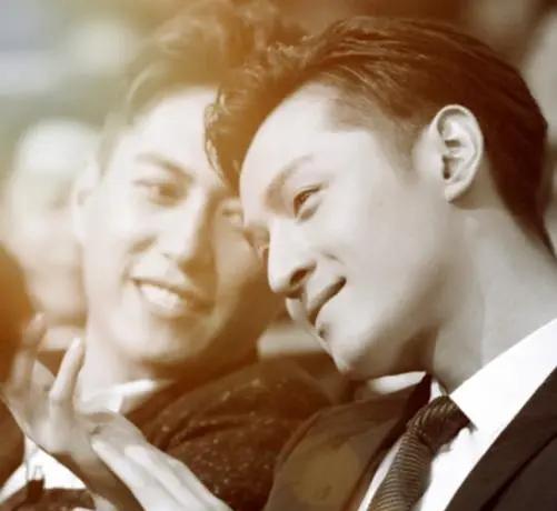 靳东上海出差路过胡歌开的餐厅，便带着朋友捧场光临，一桌消费近5000元，事后服务