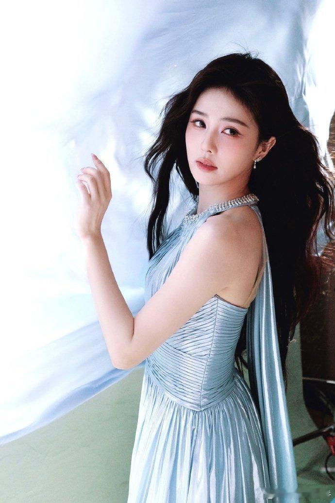 白鹿跑男接梗速度白鹿在跑男练出来的接梗速度，真的又快又准，全程笑到停不下来！