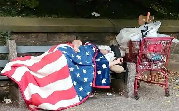 美国终于向全世界展示了它最恐怖的一面。当这个霸权国家走入穷途末路，它不再顾及任何