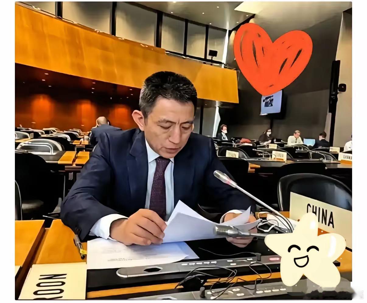 贝森特和李成钢根本不是一个级别的。贝森特早期是商人出身,本身就注重利益,这倒是