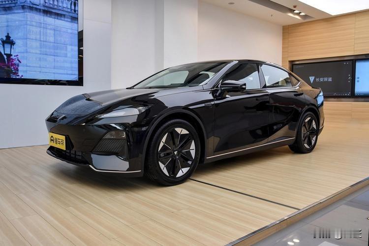 深蓝汽车董事长邓承浩明确表示：月销量超过3万辆即可实现盈利，1.销量门槛验