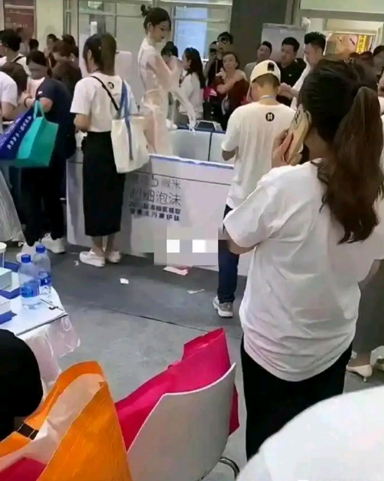 这是在宣传沐浴露[？？？]​​​