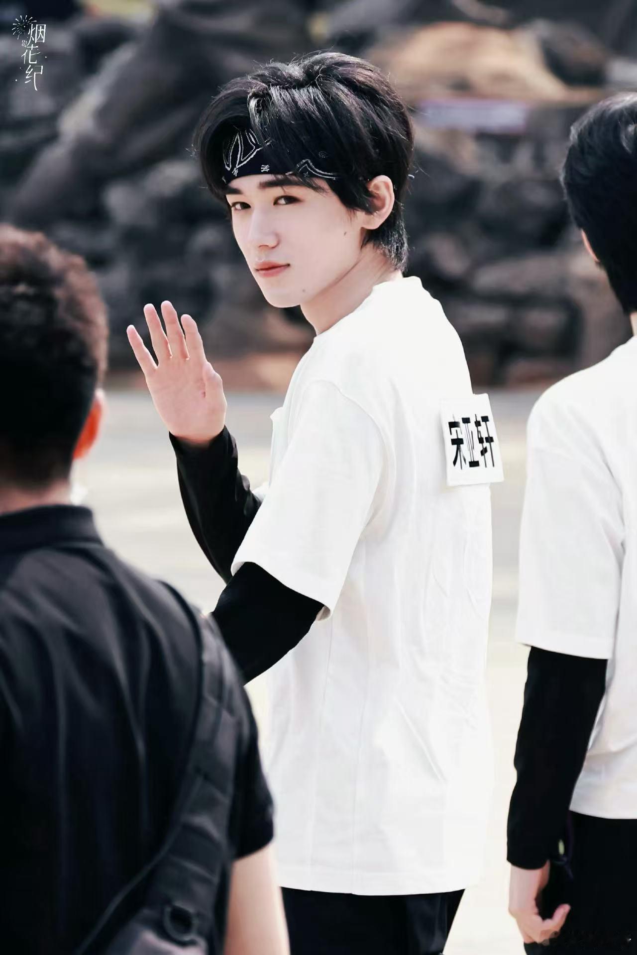 宋亚轩来跑男主打一个听话真的被宋亚轩呆萌乖巧的样子可爱到了，来跑男全程老老实实