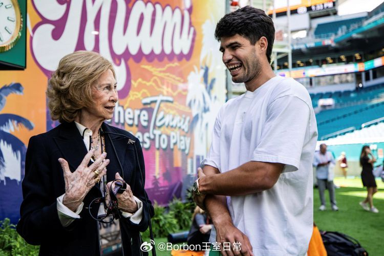 西班牙王室3月21日和22日，索菲亚王后在迈阿密的几个公务，21日，她和参加迈