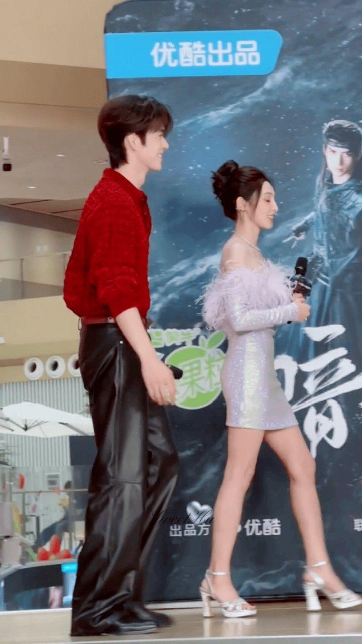 彭小苒章时安体型差12秒甜度超标！身高差勾勒绝妙氛围，这糖分浓度不拍现偶说不过