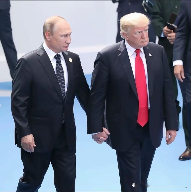 全世界都在等着看中国怎么选，结果普京先出手把桌子掀了！面对特朗普设下的“10亿美