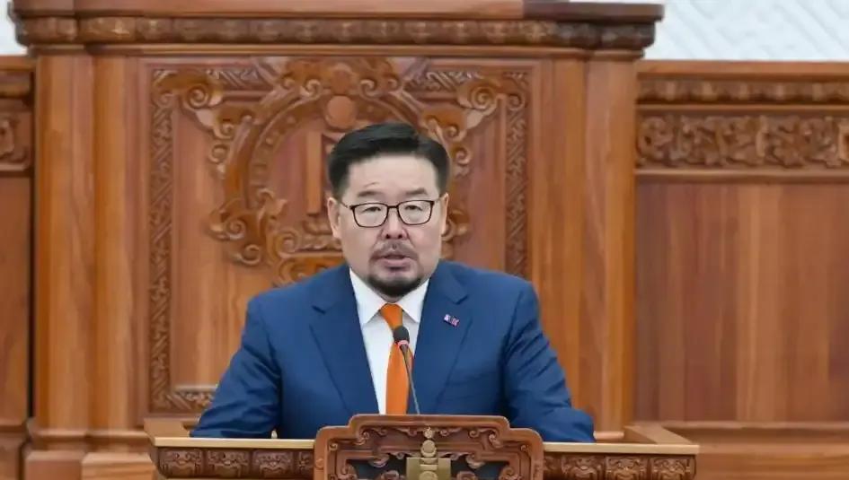 蒙古国新总理上任就全面加紧同中方的合作据《乌兰巴托邮报》7月2日消息，继加速