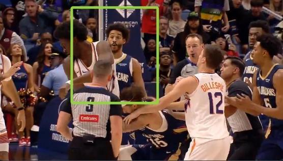 笑死！老六上勾拳击中马威面门，后面的普洱惊出表情包！这画面，这场景，普洱可太