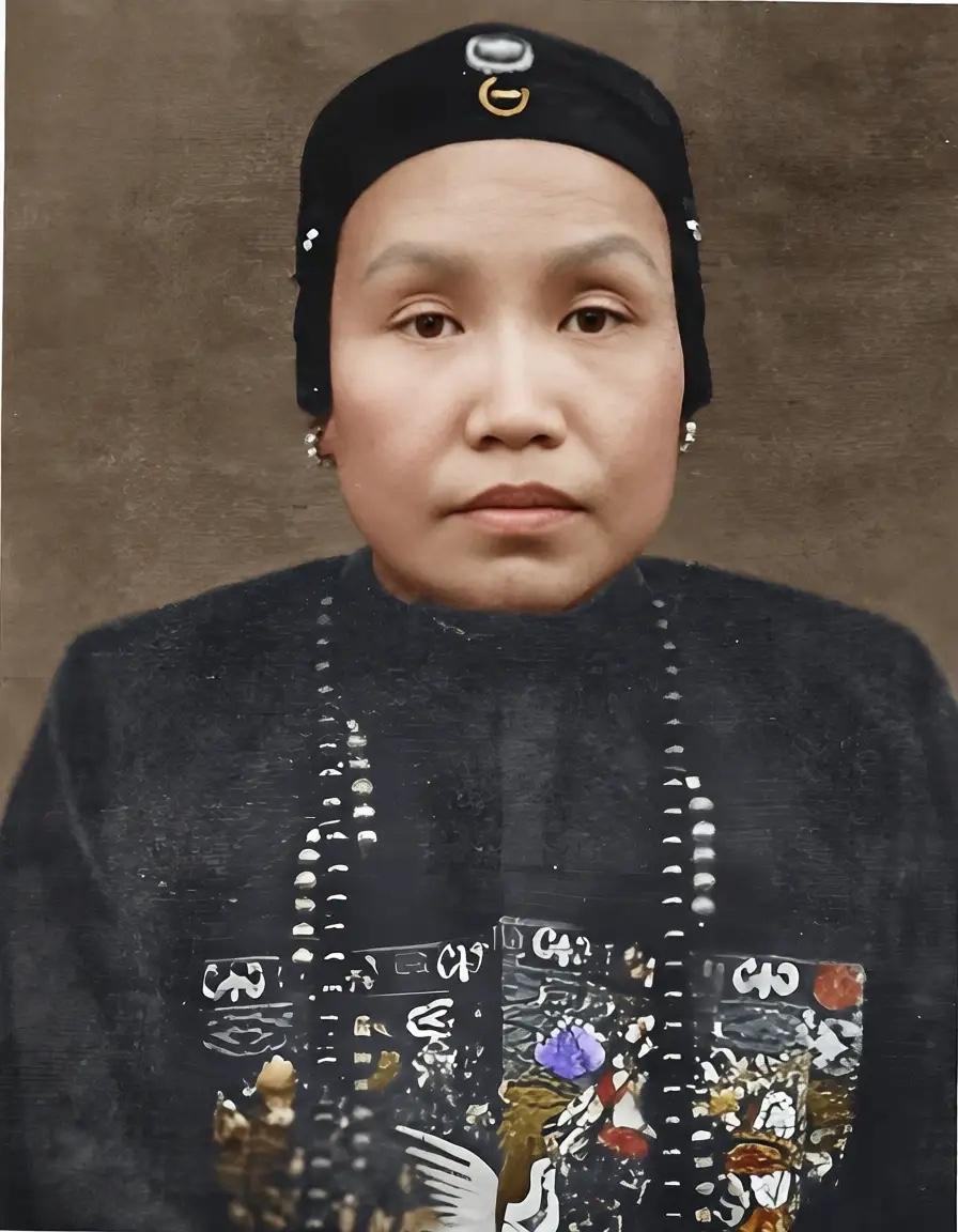 有时候你不信命真不行！曾国藩新婚，洞房花烛夜，曾国藩掀开新娘的红盖头，发现新娘被