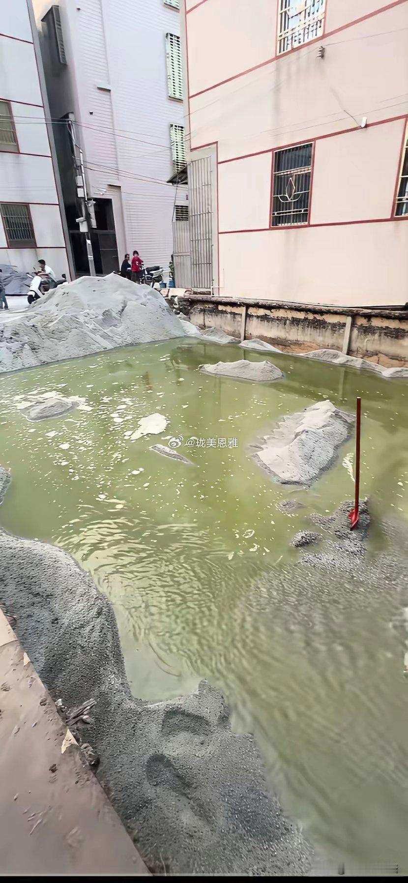 邻居不让我建房，那我不建了，我在这儿养鱼总行了吧？