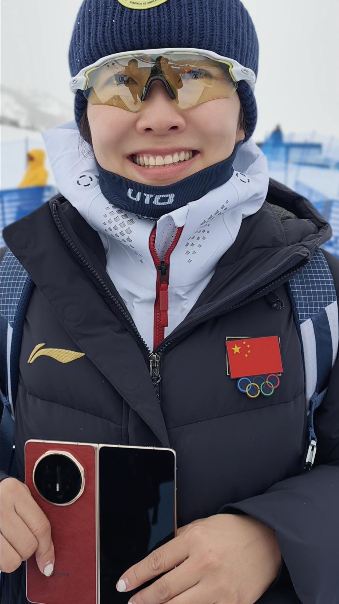 华为估计要傻眼了，荣耀直接不装了，彻底摊牌荣耀MagicV6，可能会再次击穿