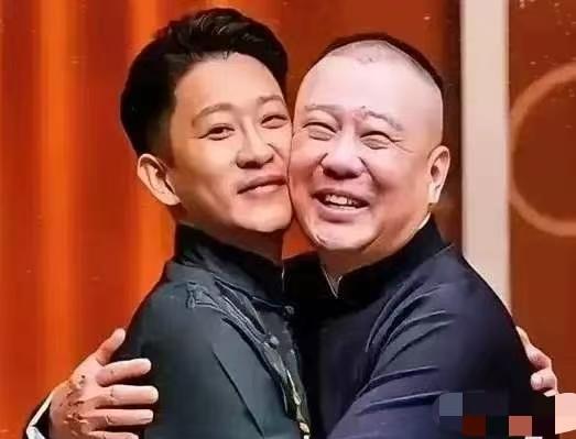 曹云金一声“郭老师”，藏着成年人最体面的放下10月5号，郭德纲和曹云金，一