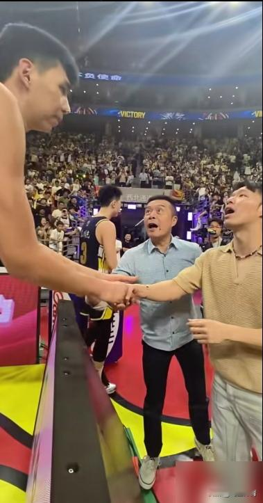 阿旺这事，下次回到宏远主场陈老板还会和他握手吗？宏远球迷们记得几个名场面，徐昕和陈海涛握手，曾繁日和