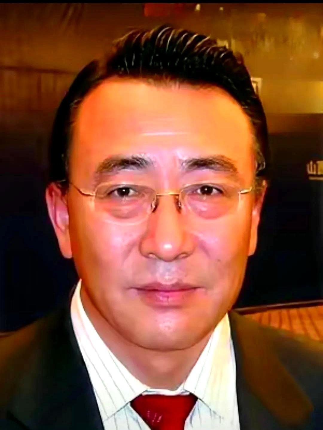 扒开宋丹丹和英达的光环，我才看懂，巴图真正的“靠山”，根本不是父母，而是他那个7