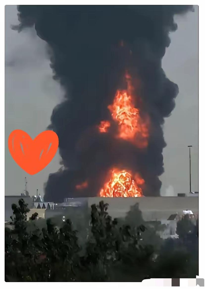 迪拜完了，机场被炸成这样，第一反应是不敢相信，40年的建设，14天结束