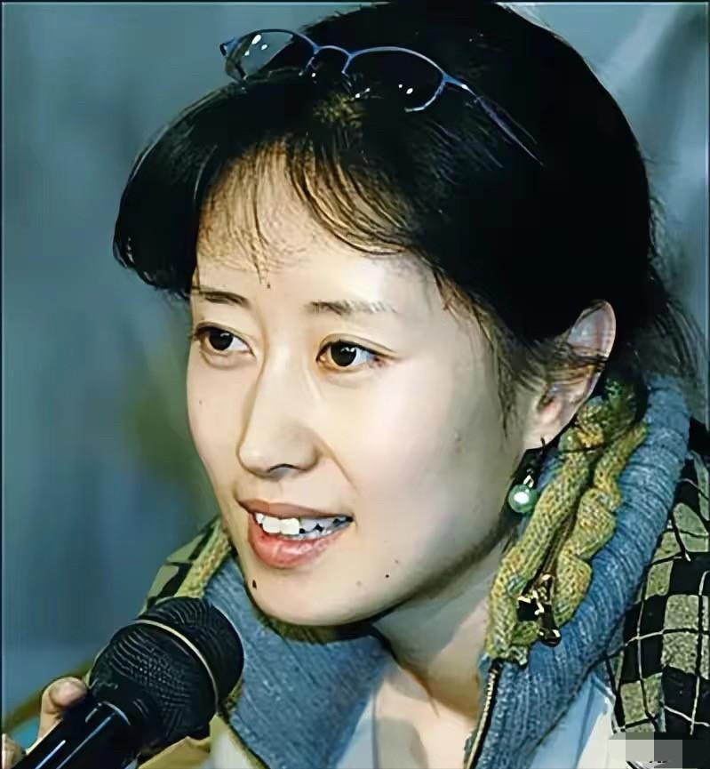 奉劝大家一句，千万不要被刘敏涛骗了，她根本不是大家以为的大器晚成，靠一部戏走