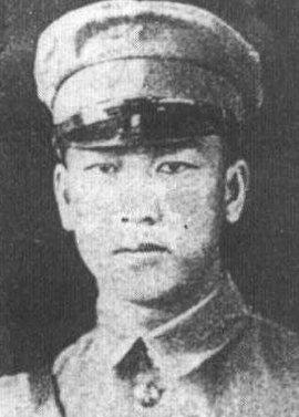 他是张治中的女婿、国军军长，49年不起义不对抗，而是远走香港。1949年，在国军