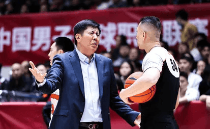 丁伟: 上海的配置在CBA堪称豪华, 但把自己风格打出来最重要