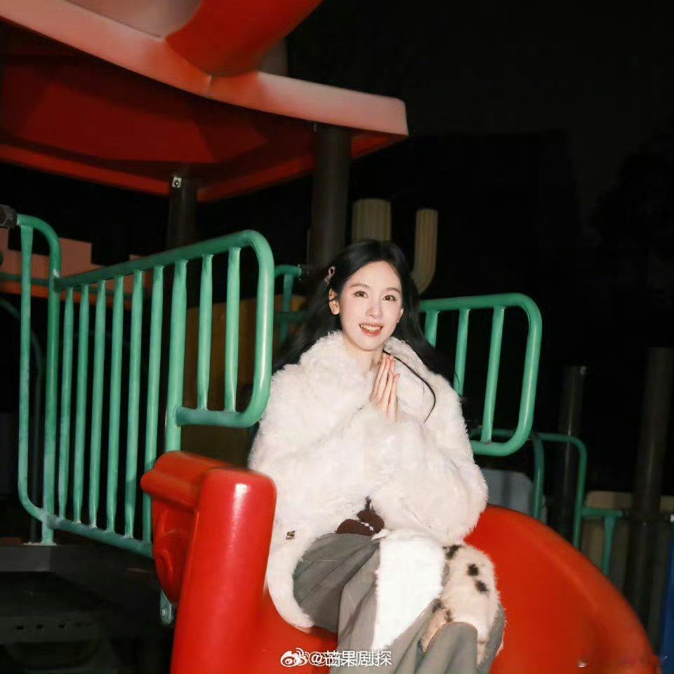 陈都灵滑梯随拍陈都灵又去玩滑梯了休闲娱乐，滑梯随拍