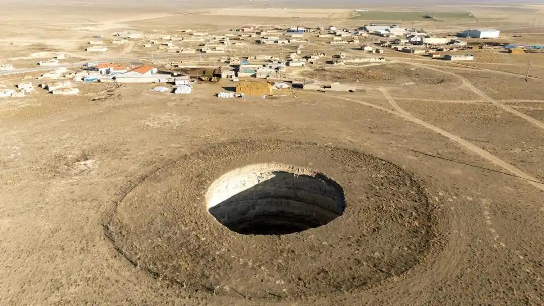 土耳其天坑危机：地陷警示气候与资源之殇土耳其科尼亚等中部农业区近期惊现近70