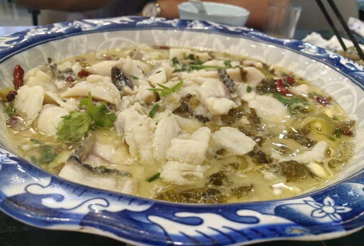 八一建军节到了，这也是我家某人人生中一个重要的节日。因为曾经的军营，是他生命最特
