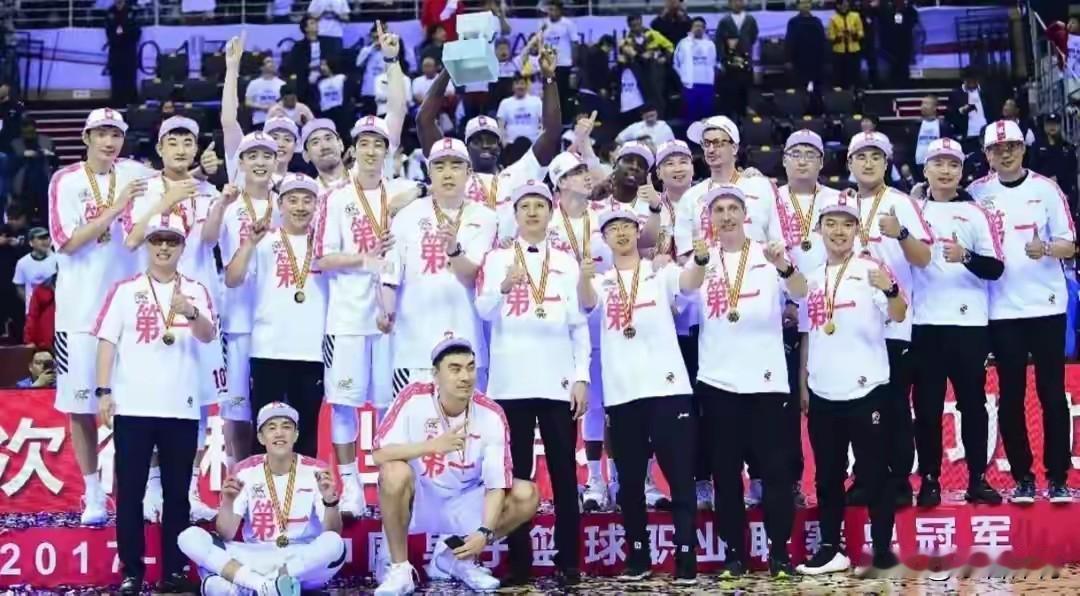 CBA新赛季，最强十二队各自弱点分析。1、上海久事——国产后卫弱只有偰李永炜