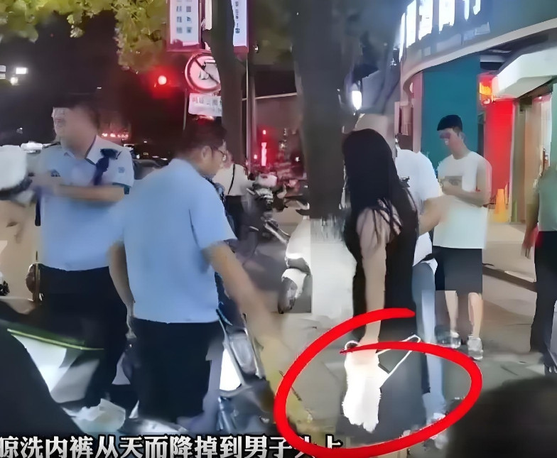 天上掉的不一定是馅饼，有可能是内裤。浙江温州一女子在阳台晾晒刚洗好的内裤时不小
