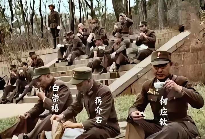 约1946年某日，南京紫金山麓，蒋介石率白崇禧、何应钦等军政要员谒陵后，于灵谷寺