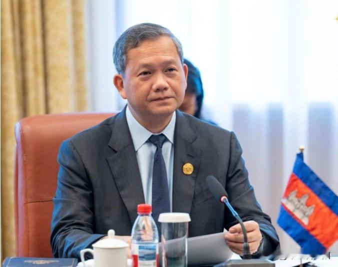 2月21日，柬埔寨首相洪玛耐访美，美国波音与柬埔寨航空签下32.4亿美元巨额采购