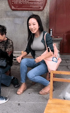 姐姐这是在搓什么线？
